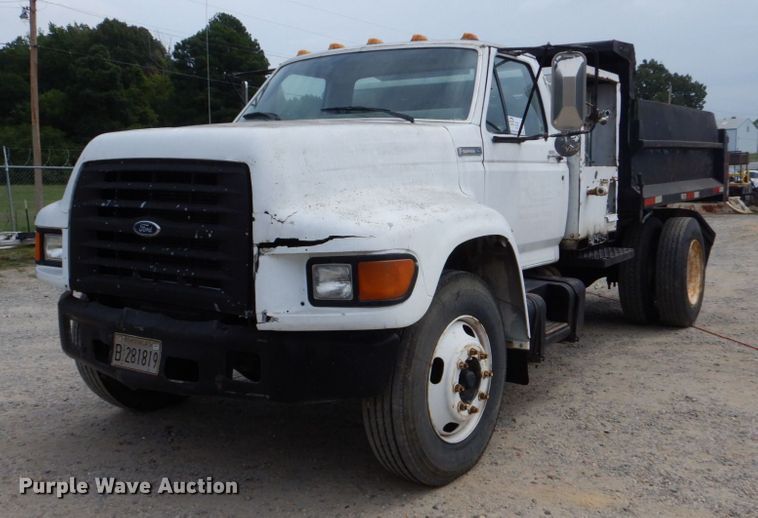 image for item DO1486 1995 Ford F800  dump truck