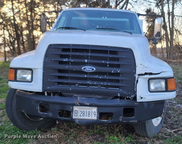 image for item DO1486 1995 Ford F800  dump truck