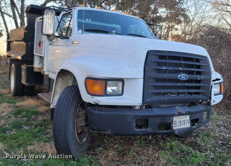 image for item DO1486 1995 Ford F800  dump truck