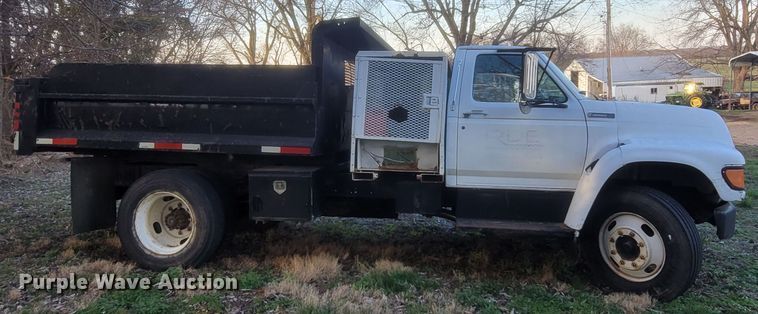 image for item DO1486 1995 Ford F800  dump truck