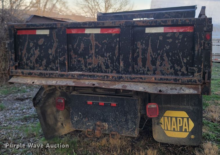 image for item DO1486 1995 Ford F800  dump truck