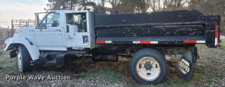 image for item DO1486 1995 Ford F800  dump truck