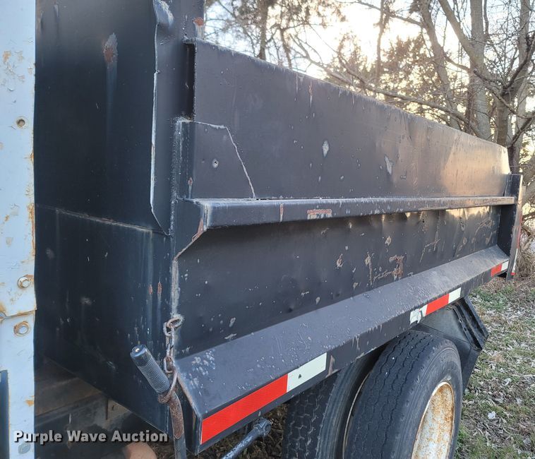 image for item DO1486 1995 Ford F800  dump truck