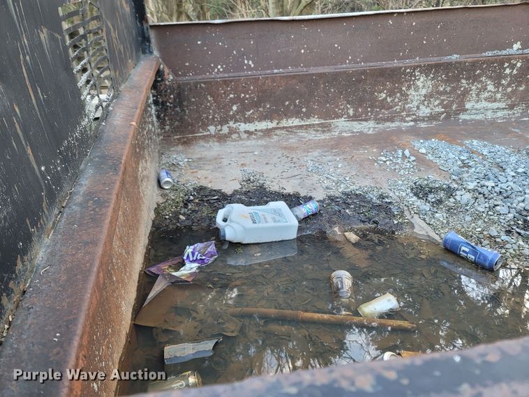 image for item DO1486 1995 Ford F800  dump truck