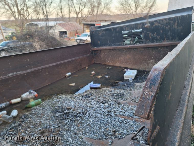 image for item DO1486 1995 Ford F800  dump truck