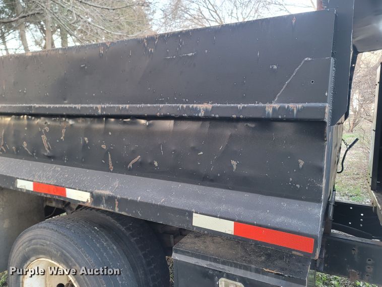 image for item DO1486 1995 Ford F800  dump truck