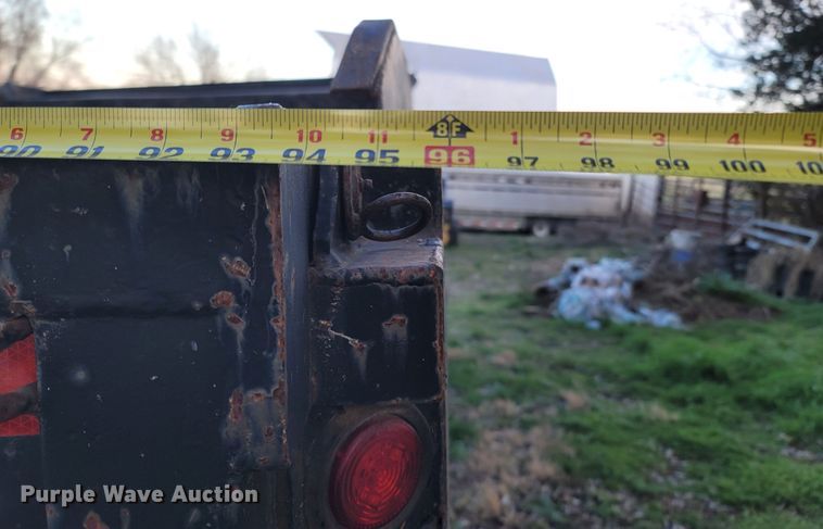 image for item DO1486 1995 Ford F800  dump truck