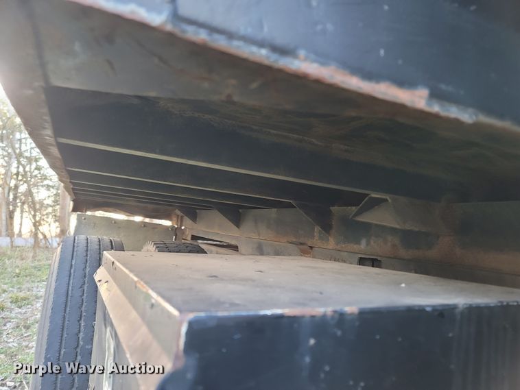 image for item DO1486 1995 Ford F800  dump truck