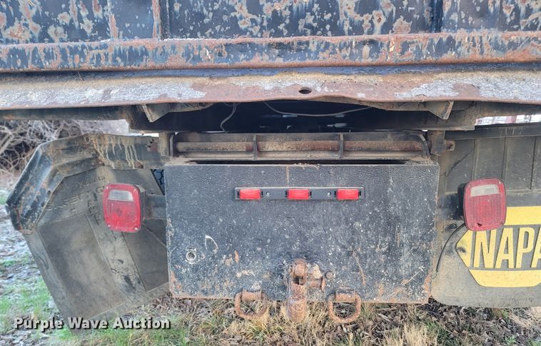 image for item DO1486 1995 Ford F800  dump truck