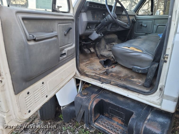 image for item DO1486 1995 Ford F800  dump truck