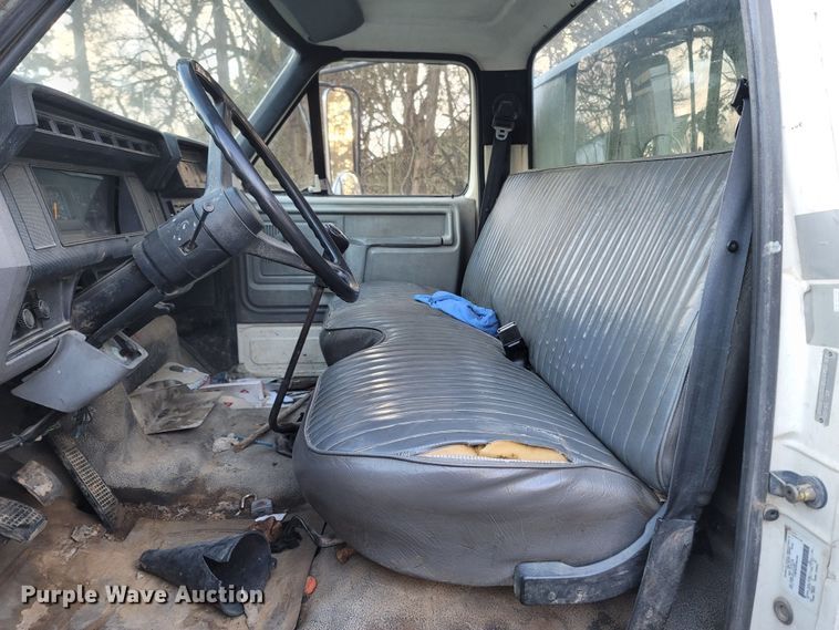 image for item DO1486 1995 Ford F800  dump truck