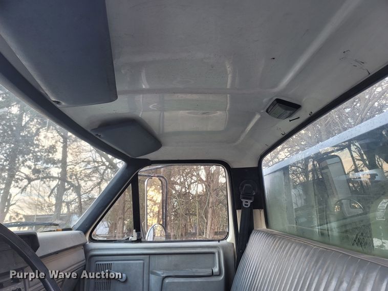 image for item DO1486 1995 Ford F800  dump truck