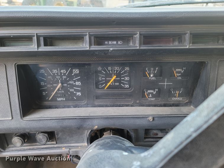 image for item DO1486 1995 Ford F800  dump truck