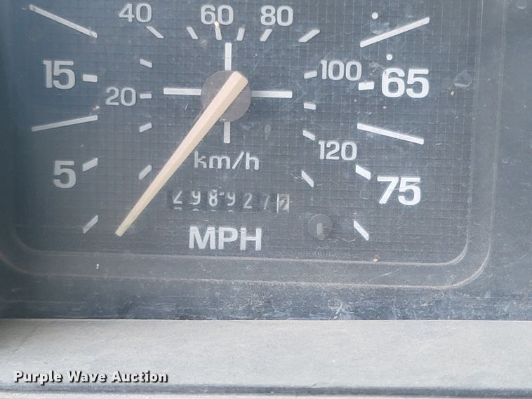 image for item DO1486 1995 Ford F800  dump truck