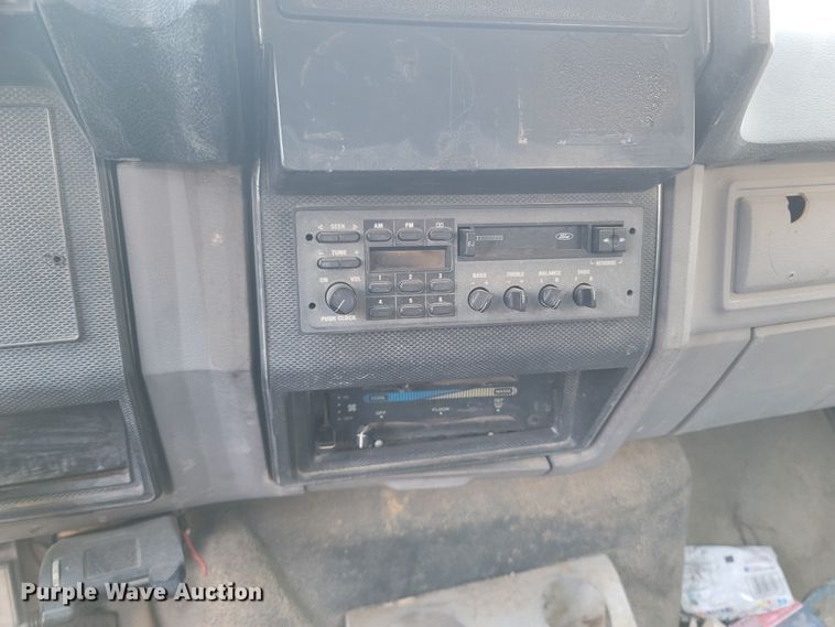 image for item DO1486 1995 Ford F800  dump truck