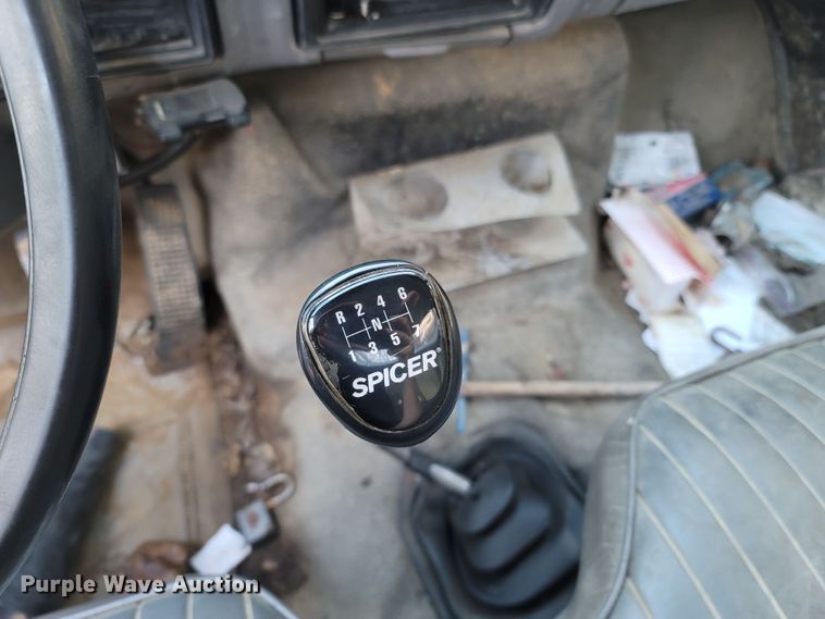 image for item DO1486 1995 Ford F800  dump truck