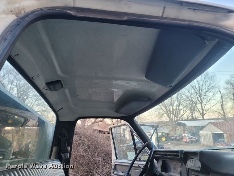 image for item DO1486 1995 Ford F800  dump truck