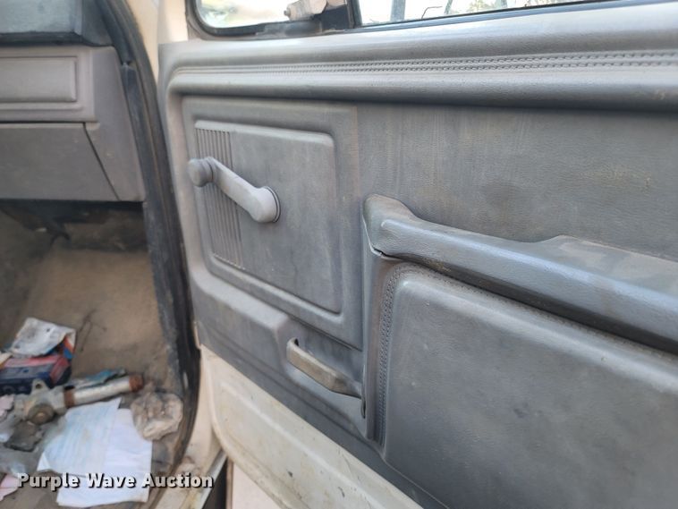 image for item DO1486 1995 Ford F800  dump truck