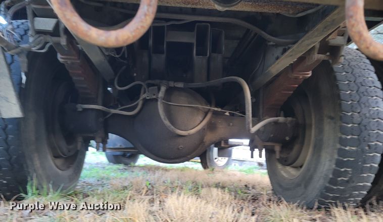 image for item DO1486 1995 Ford F800  dump truck