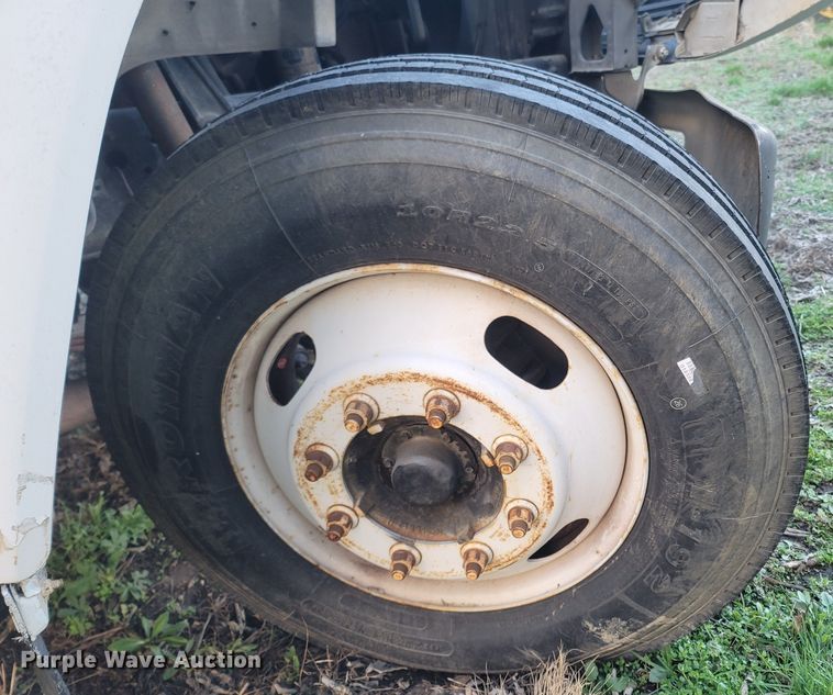 image for item DO1486 1995 Ford F800  dump truck