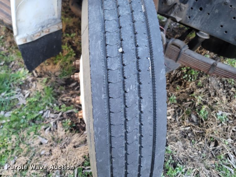 image for item DO1486 1995 Ford F800  dump truck