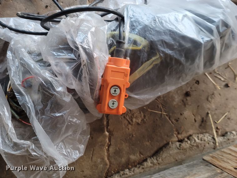 image for item DO1486 1995 Ford F800  dump truck