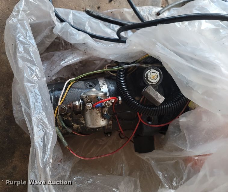 image for item DO1486 1995 Ford F800  dump truck