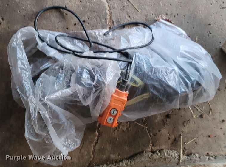 image for item DO1486 1995 Ford F800  dump truck