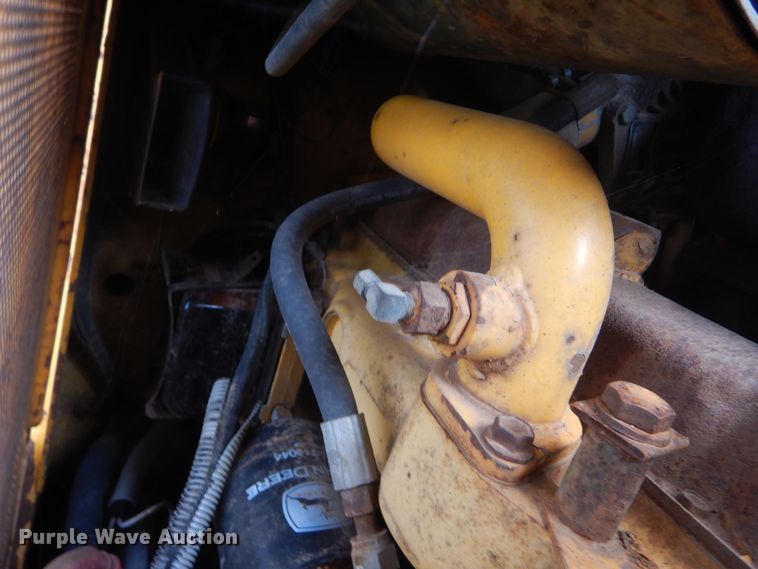 image for item DO1658 1992 John Deere 550G  dozer