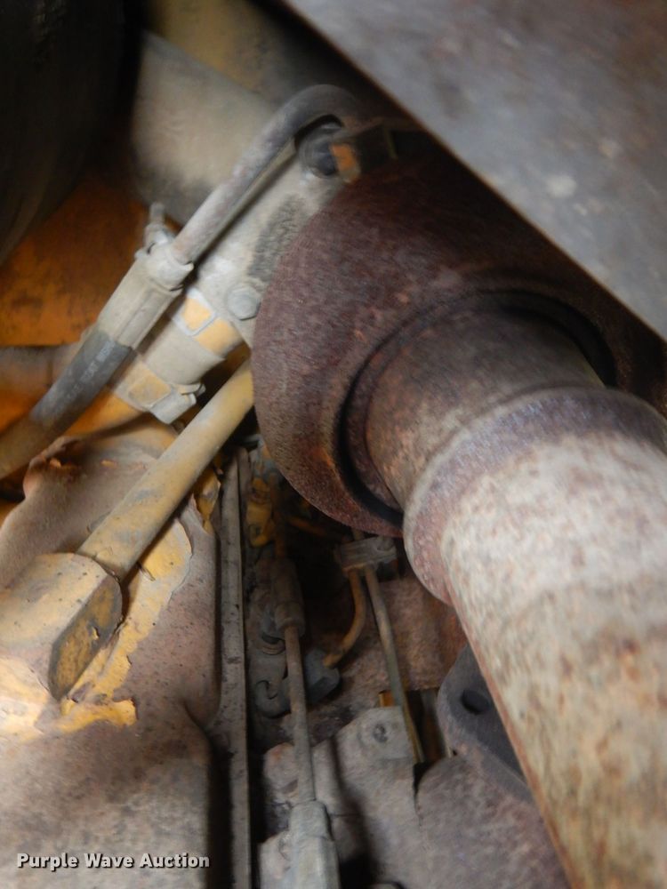 image for item DO1658 1992 John Deere 550G  dozer