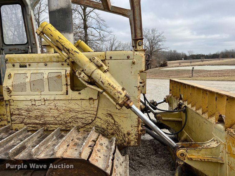image for item DO2181 Komatsu D65E  dozer