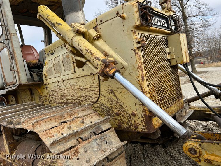 image for item DO2181 Komatsu D65E  dozer