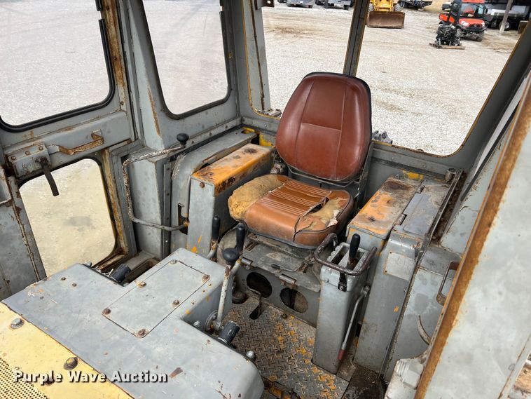 image for item DO2181 Komatsu D65E  dozer