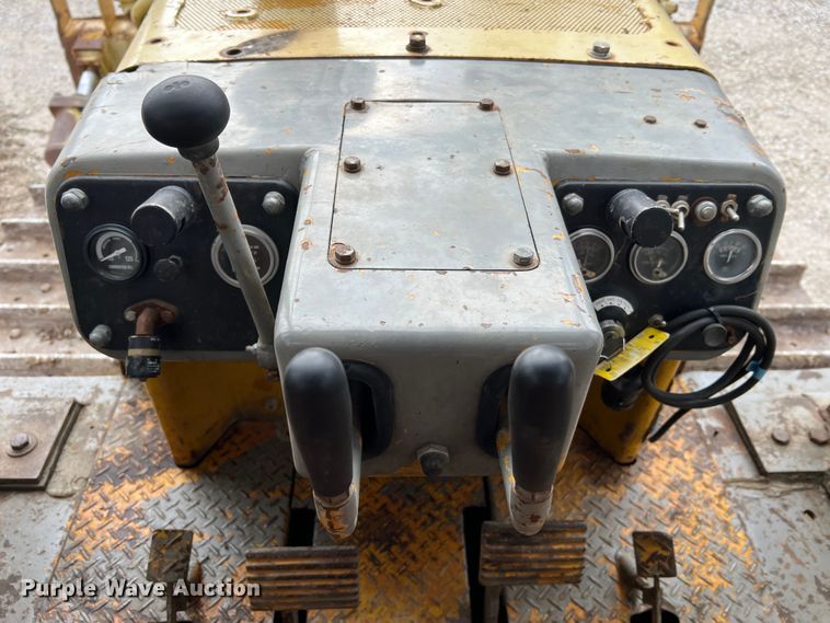 image for item DO2181 Komatsu D65E  dozer