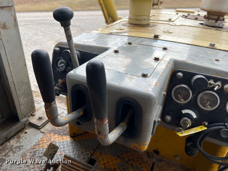 image for item DO2181 Komatsu D65E  dozer