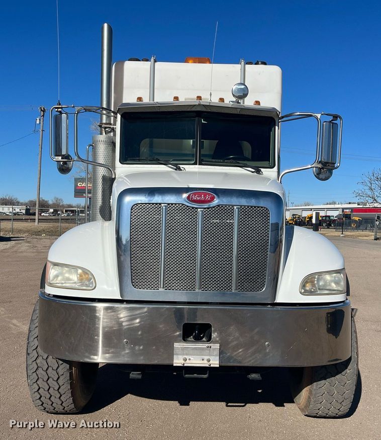 image for item DO3790 2007 Peterbilt 340  volumetric ready mix truck