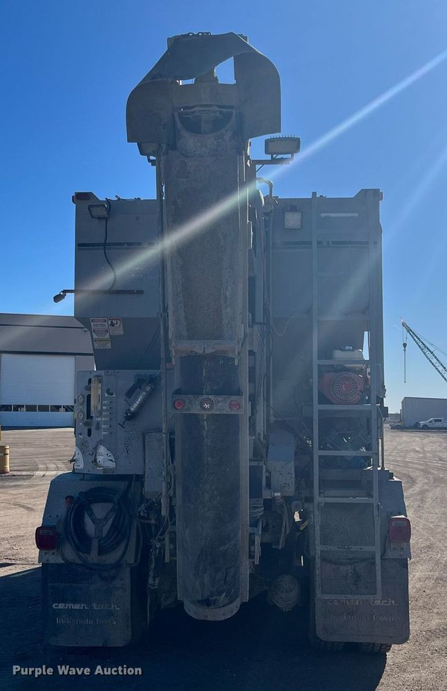 image for item DO3790 2007 Peterbilt 340  volumetric ready mix truck