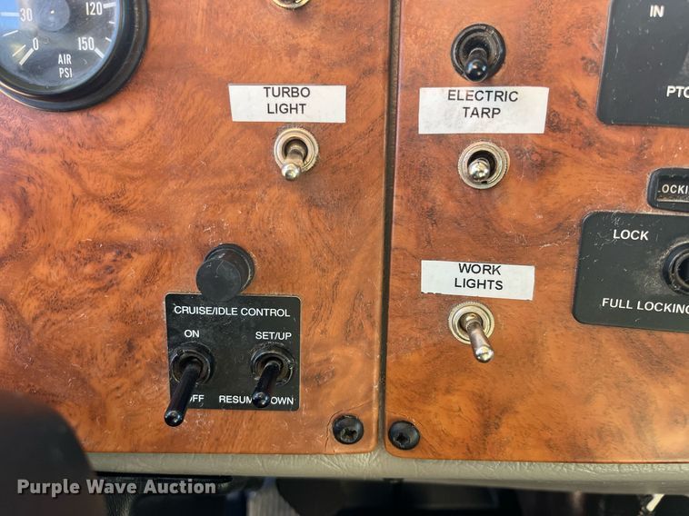 image for item DO3790 2007 Peterbilt 340  volumetric ready mix truck