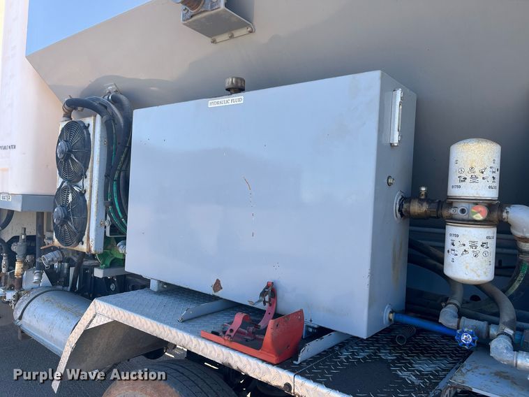 image for item DO3790 2007 Peterbilt 340  volumetric ready mix truck