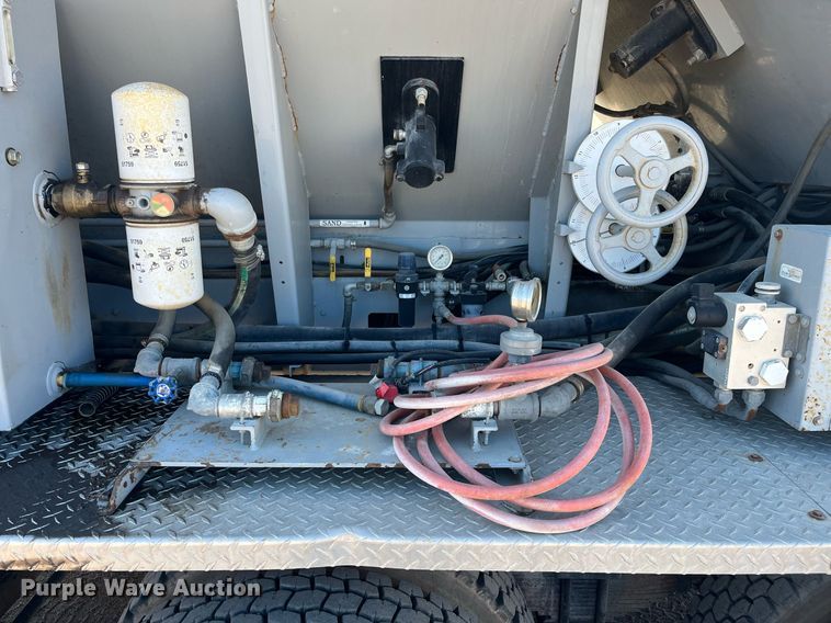 image for item DO3790 2007 Peterbilt 340  volumetric ready mix truck