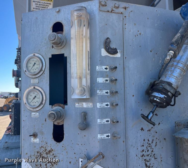 image for item DO3790 2007 Peterbilt 340  volumetric ready mix truck