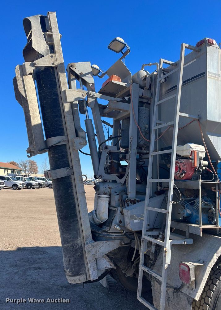 image for item DO3790 2007 Peterbilt 340  volumetric ready mix truck