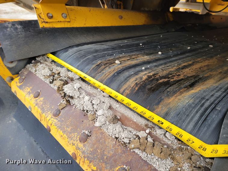 image for item DO4184 2001 Gomaco 9500  trimmer