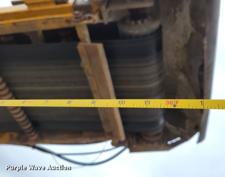 image for item DO4184 2001 Gomaco 9500  trimmer