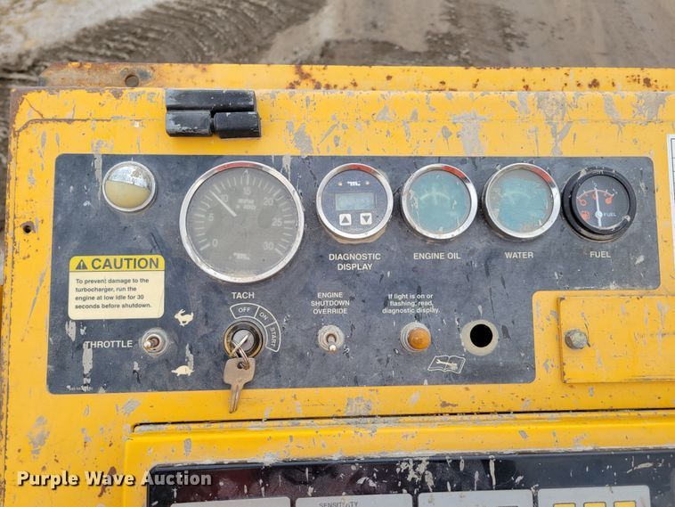 image for item DO4184 2001 Gomaco 9500  trimmer