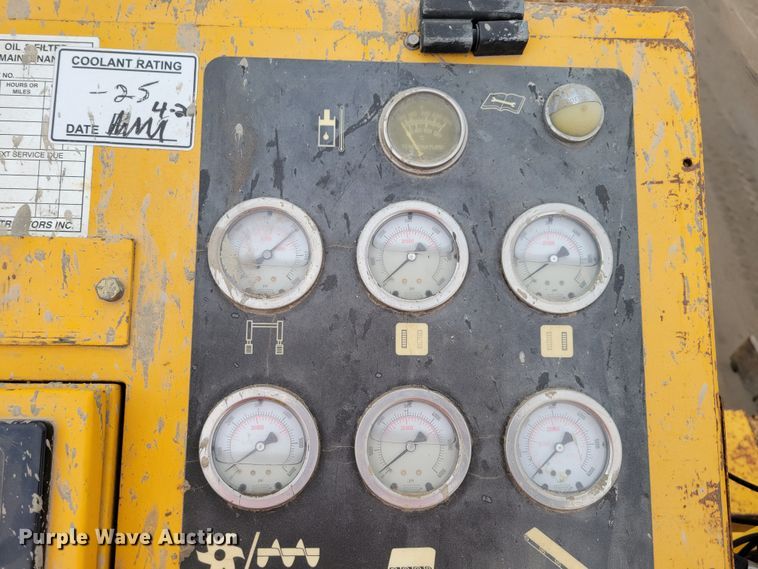 image for item DO4184 2001 Gomaco 9500  trimmer