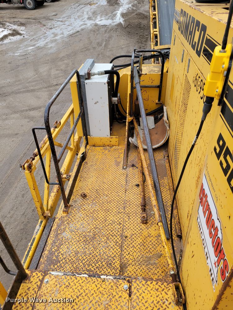 image for item DO4184 2001 Gomaco 9500  trimmer