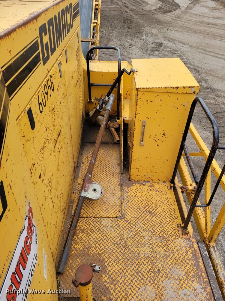 image for item DO4184 2001 Gomaco 9500  trimmer