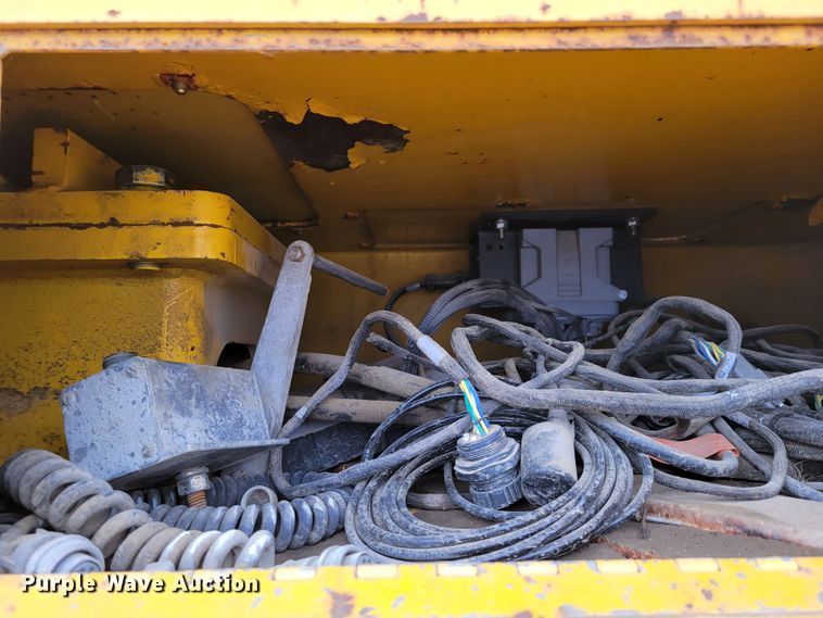 image for item DO4184 2001 Gomaco 9500  trimmer