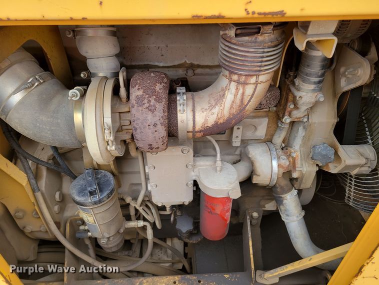 image for item DO4184 2001 Gomaco 9500  trimmer